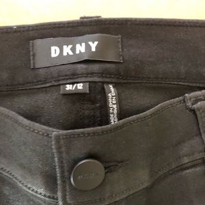 BRAND NEW DKNY BLACK METALLIC DENIM JEANS SIZE 31